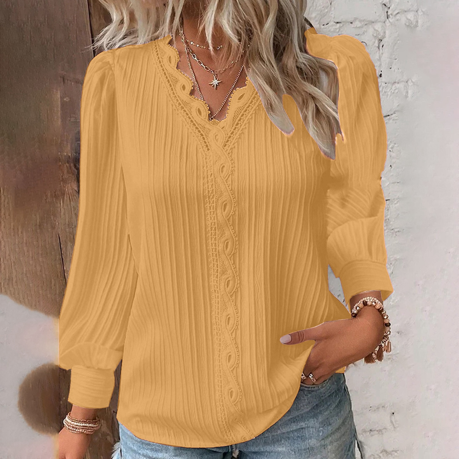 thumbnail image 2 of Blusa de manga larga con cuello en V y volantes para mujer - Camisa elegante con encaje floral y botones, 2 of 4